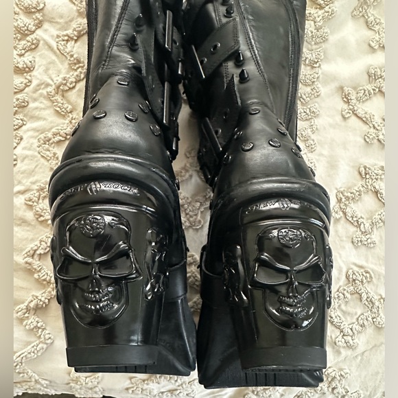 New rock black Italian leather Metallic studded boot - size 39 (US 8) worn once - Picture 11 of 16